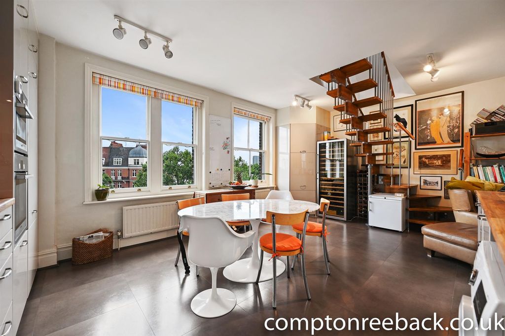 Property photo 1 of 12 Kitchen/Dinnig Area
