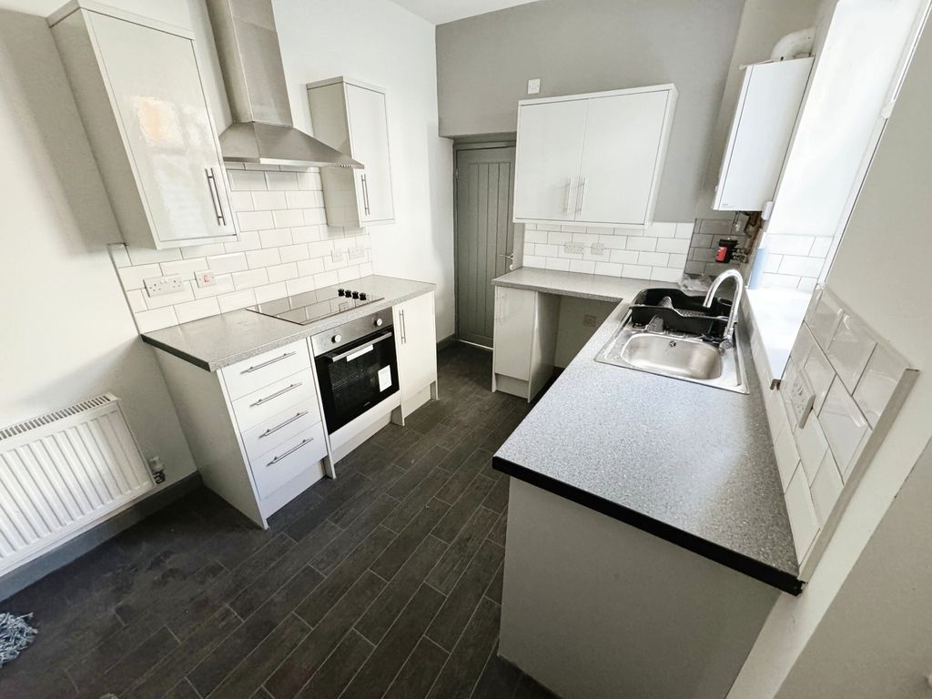 Property photo 3 of 6 Kitchen