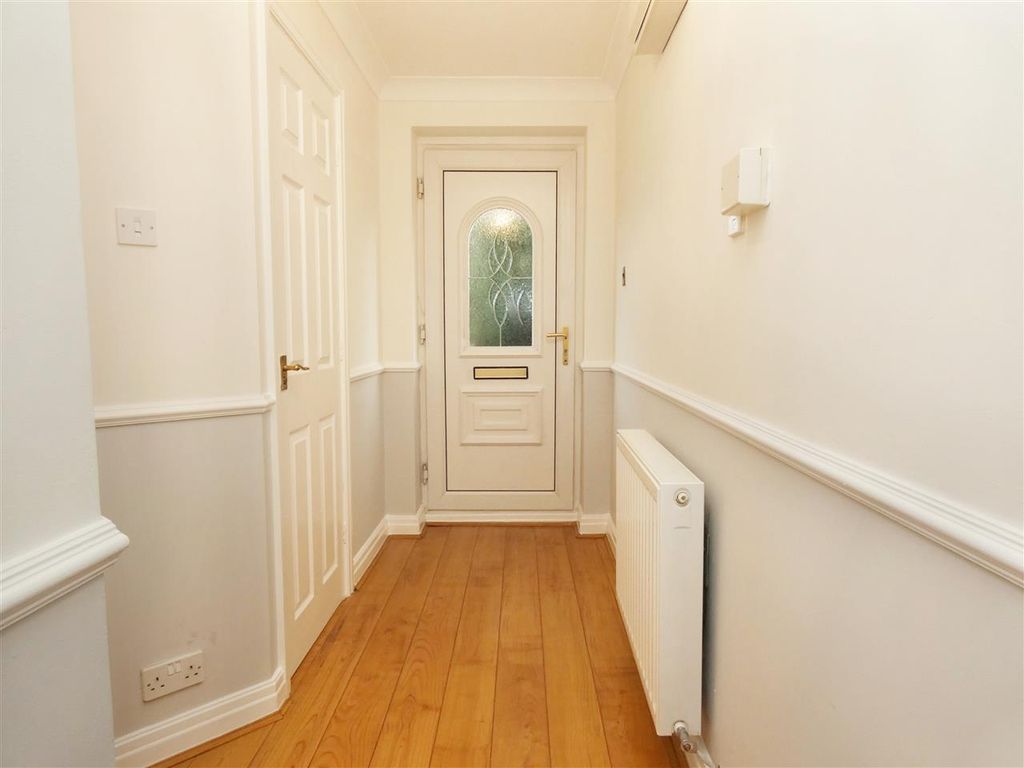 Property photo 2 of 17 Entrance Hall