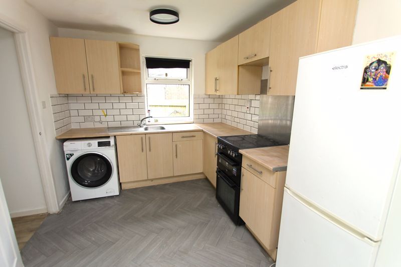 Property photo 3 of 12 Photo 4