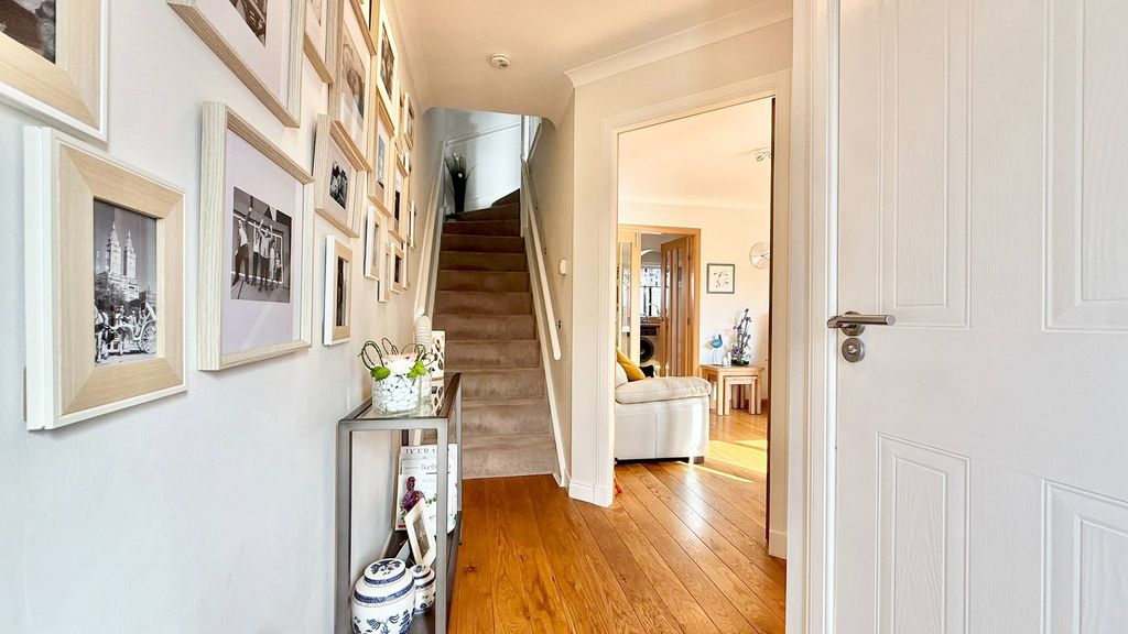 Property photo 2 of 23