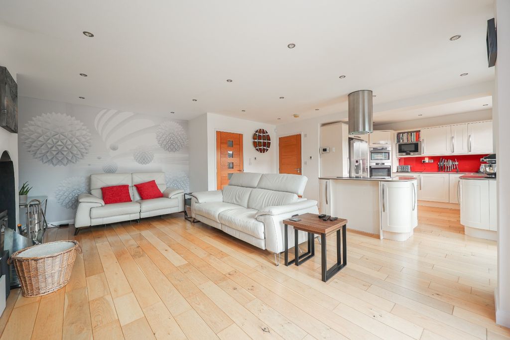 Property photo 2 of 29 4611573