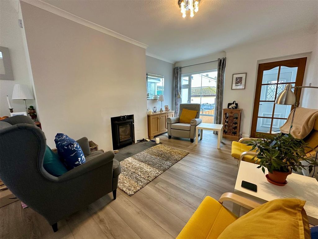 Property photo 2 of 10 Lounge.Jpg