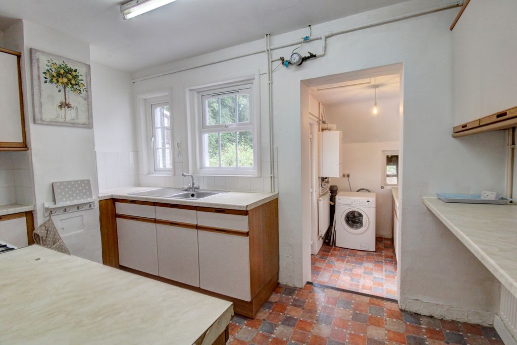 Property photo 3 of 12 Kitchen