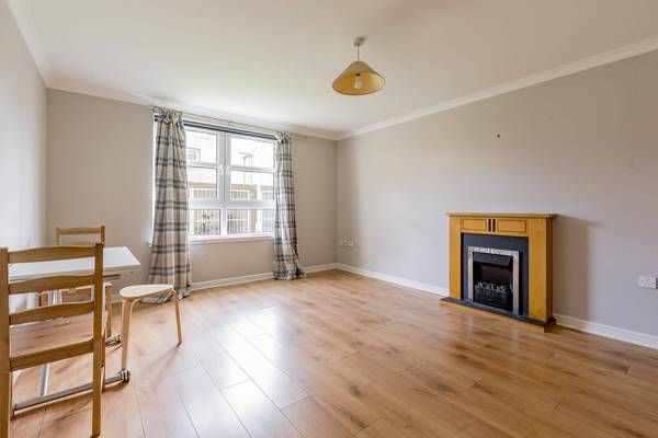 Property photo 2 of 11 Lounge