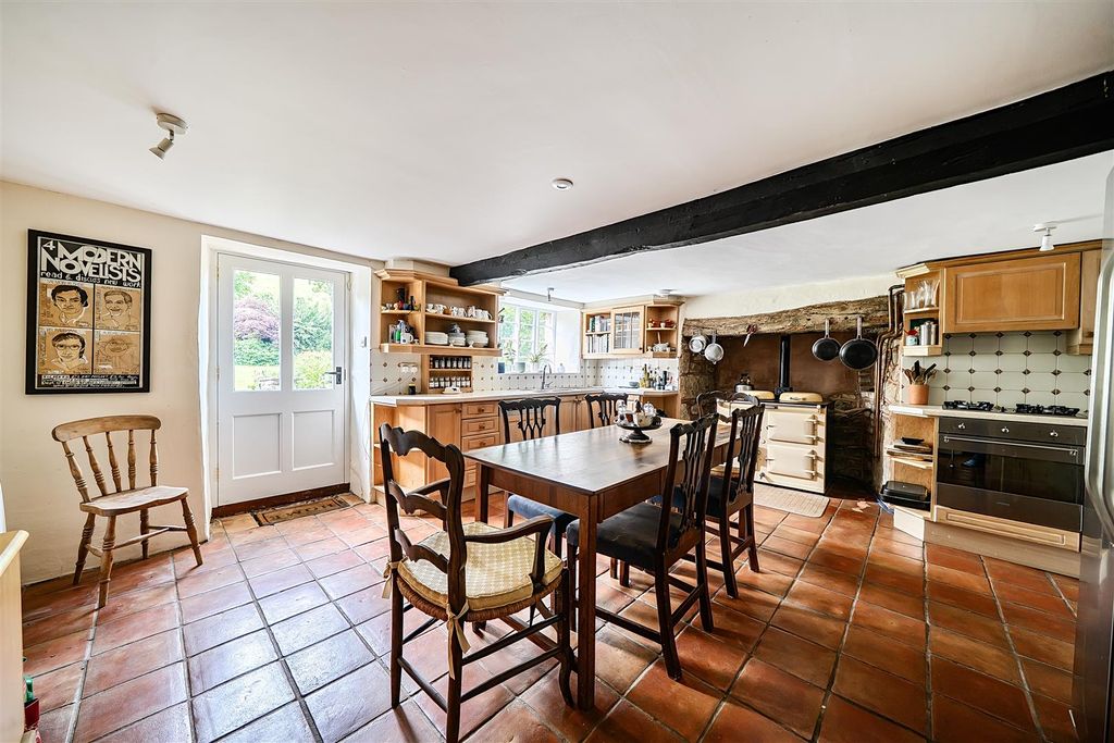 Property photo 2 of 31 Kitchen - Newbury