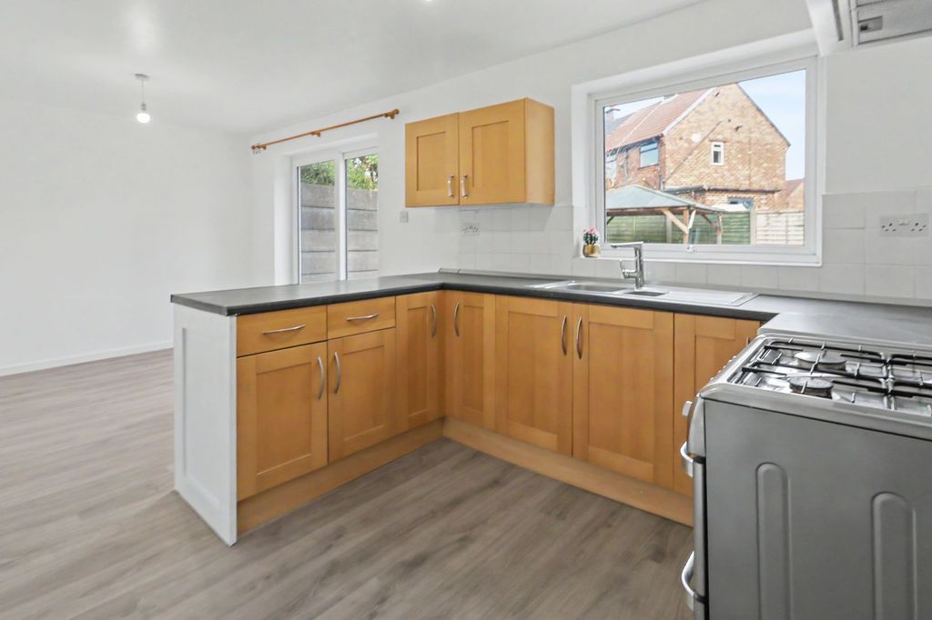 Property photo 3 of 18 Kitchen