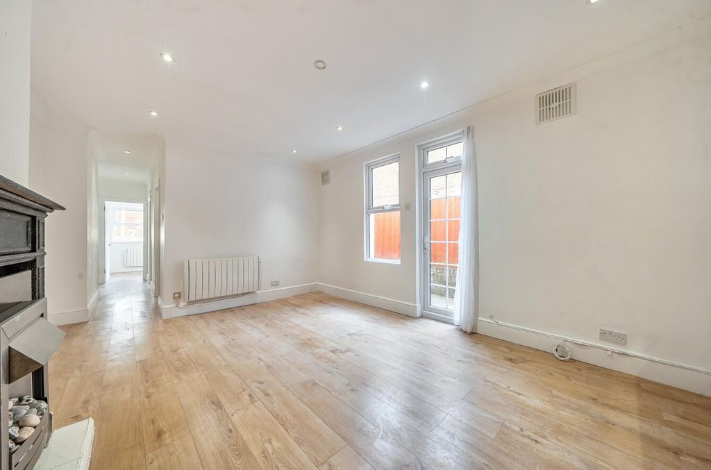 Property photo 1 of 12 Lounge4.Jpg