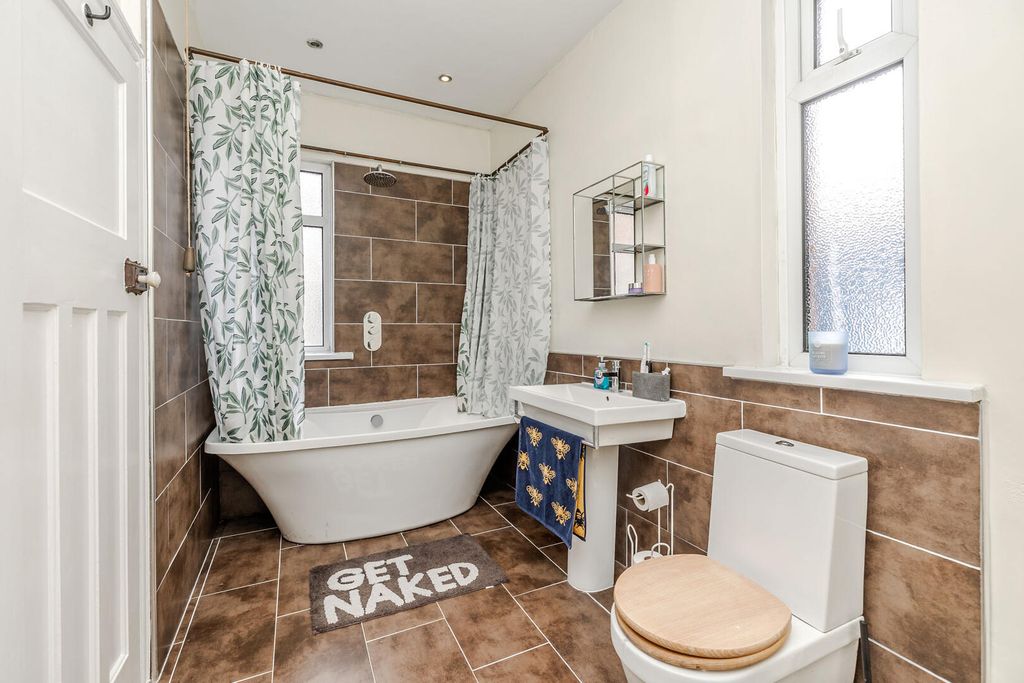 Property photo 2 of 26 Bathroom