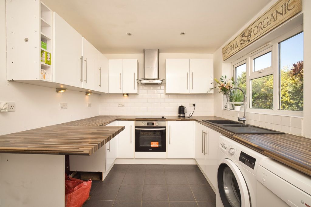 Property photo 3 of 12 Picture 3