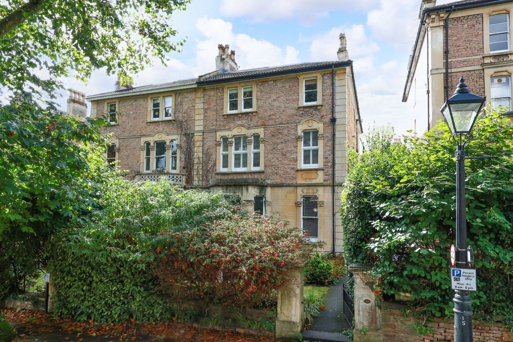 Property photo 1 of 13 External