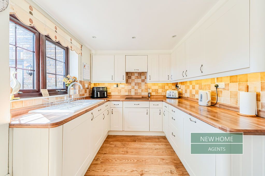 Property photo 2 of 24 Photo 5