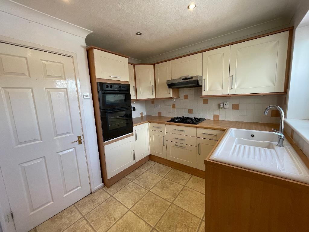 Property photo 2 of 10 Kitchen 2