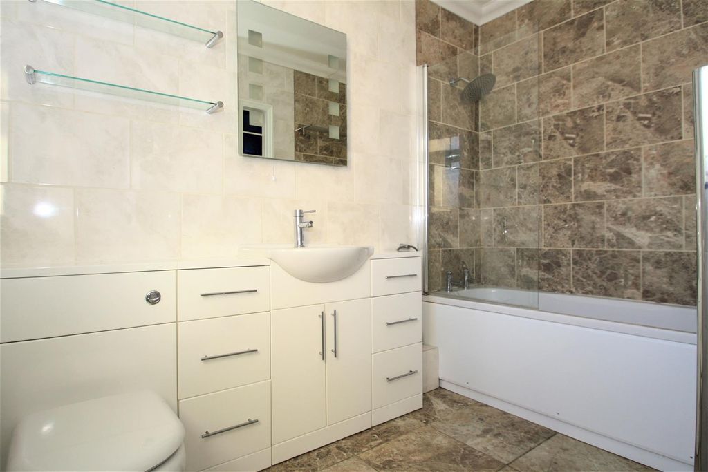 Property photo 3 of 6 Bathroom 1.Jpg