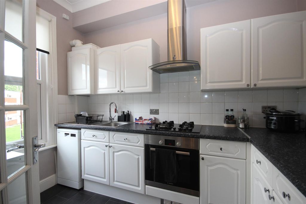 Property photo 3 of 19 Kitchen