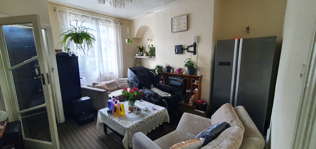 Property photo 2 of 11
