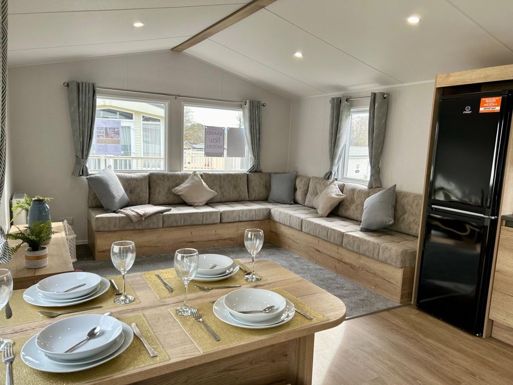 Property photo 1 of 7 - Willerby Midhurst For Sale