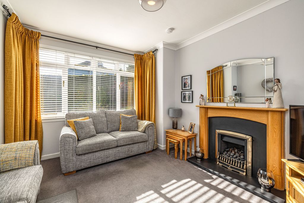 Property photo 2 of 40 Sitting Room