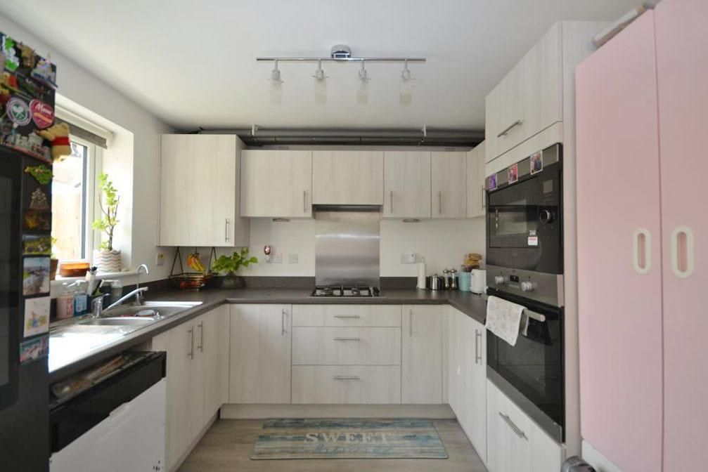 Property photo 2 of 14 Kitchen