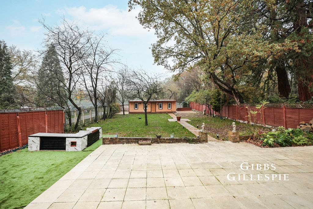 Property photo 3 of 10 Photo