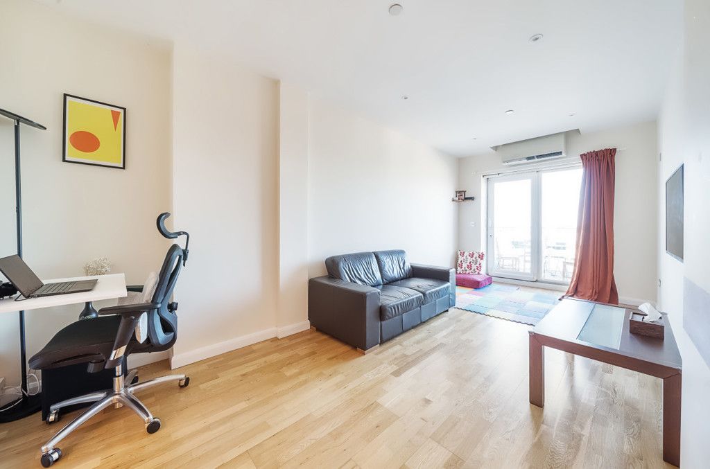 Property photo 2 of 12 2- Lounge