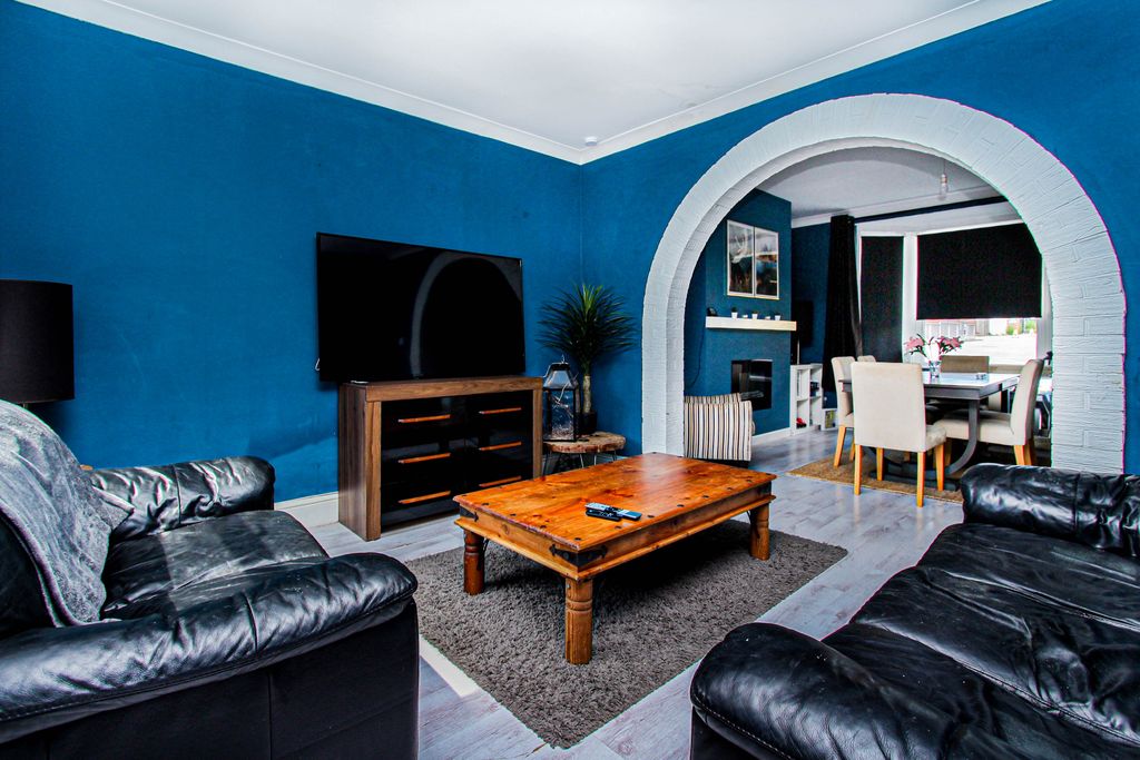 Property photo 2 of 11 Lounge/Dining Room