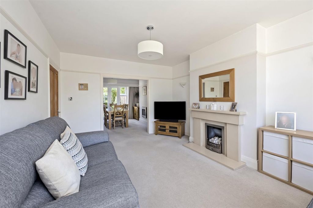 Property photo 2 of 28 Ashurst Drive, 40-003.Jpg