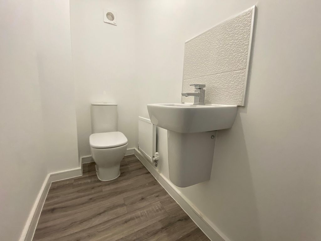 Property photo 3 of 11 Cloakroom/wc