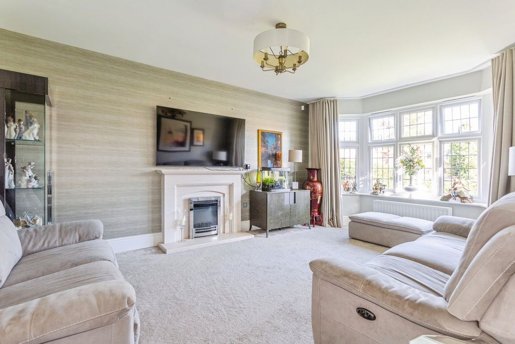 Property photo 2 of 20