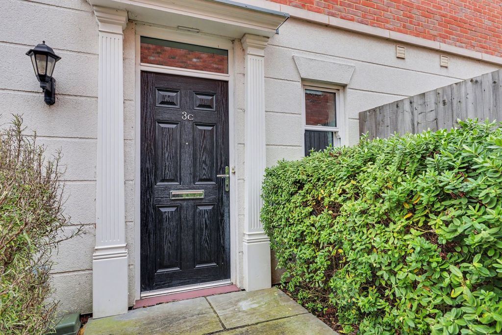 Property photo 3 of 24