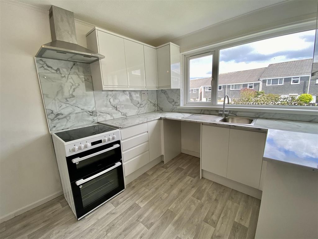 Property photo 3 of 27 Kitchen Diner