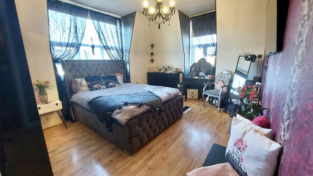 Property photo 2 of 10 Room