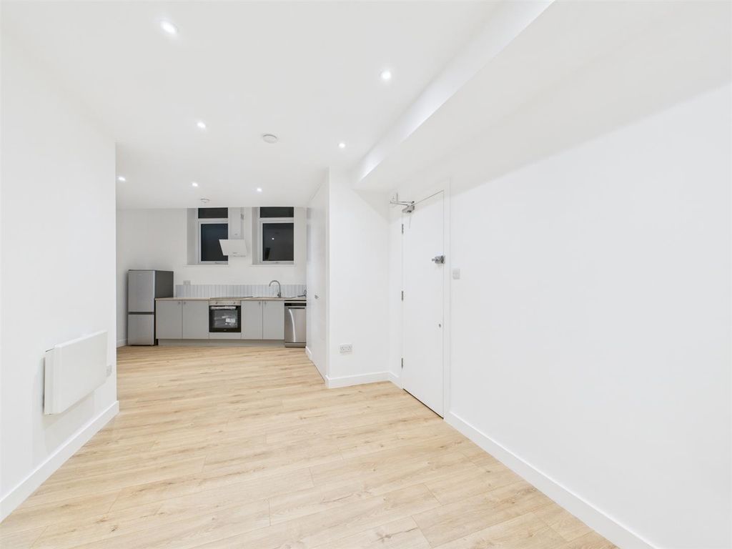 Property photo 1 of 6 Cam04237G0-Pr0246-Still006.Jpg