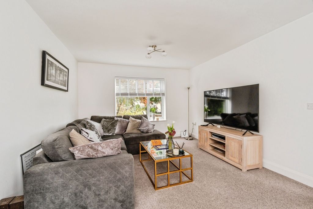 Property photo 3 of 17 Photo