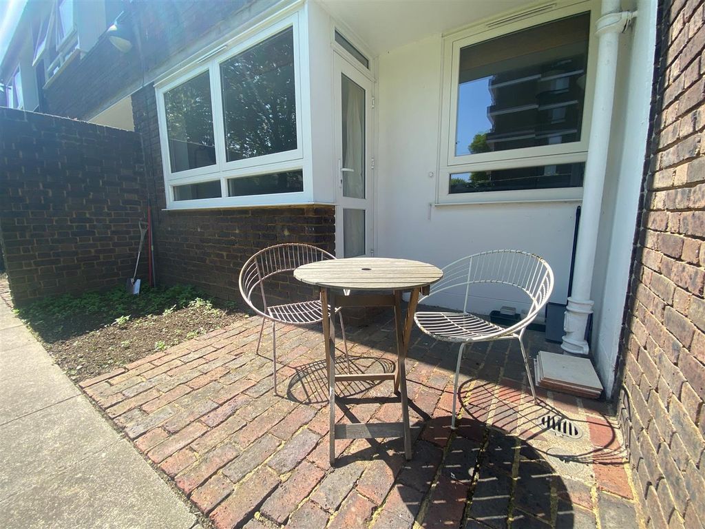 Property photo 3 of 9 Terrace