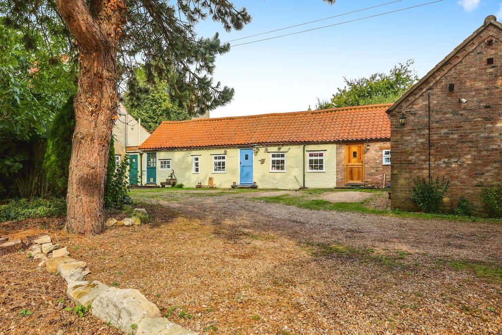 Property photo 2 of 34