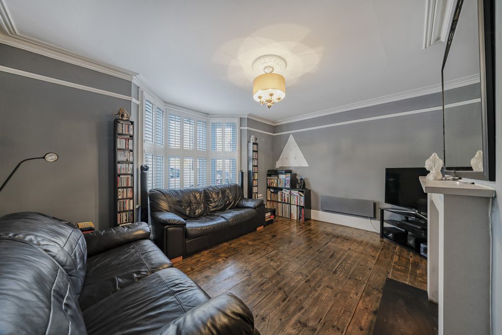 Property photo 2 of 22