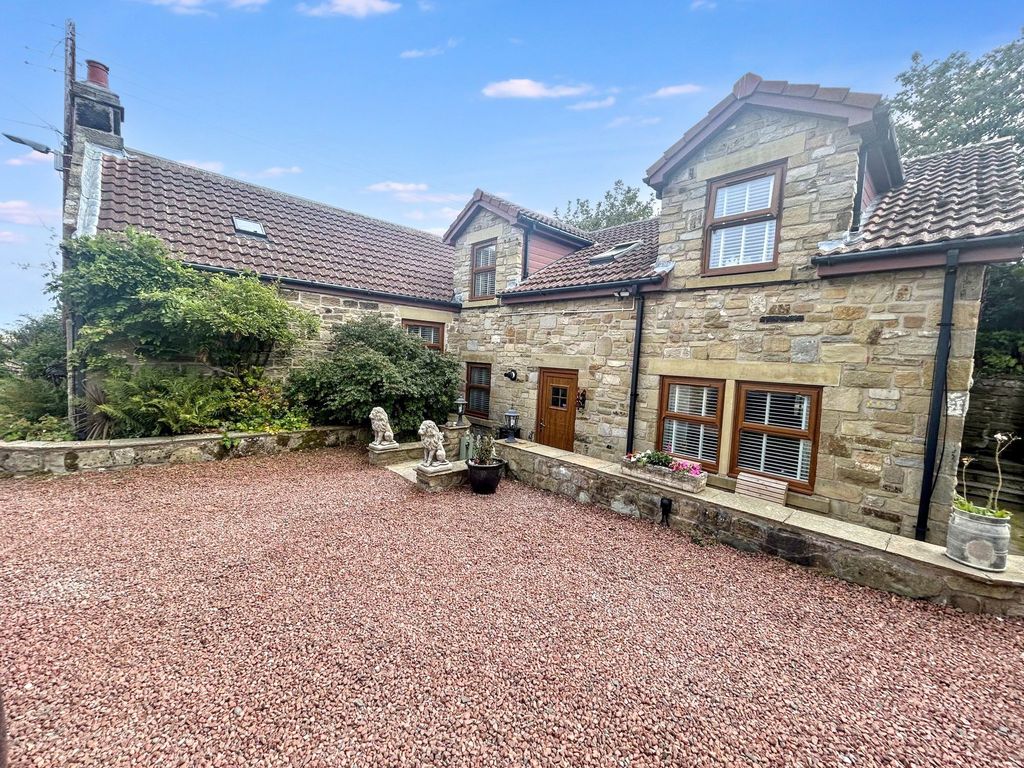 Property photo 1 of 32