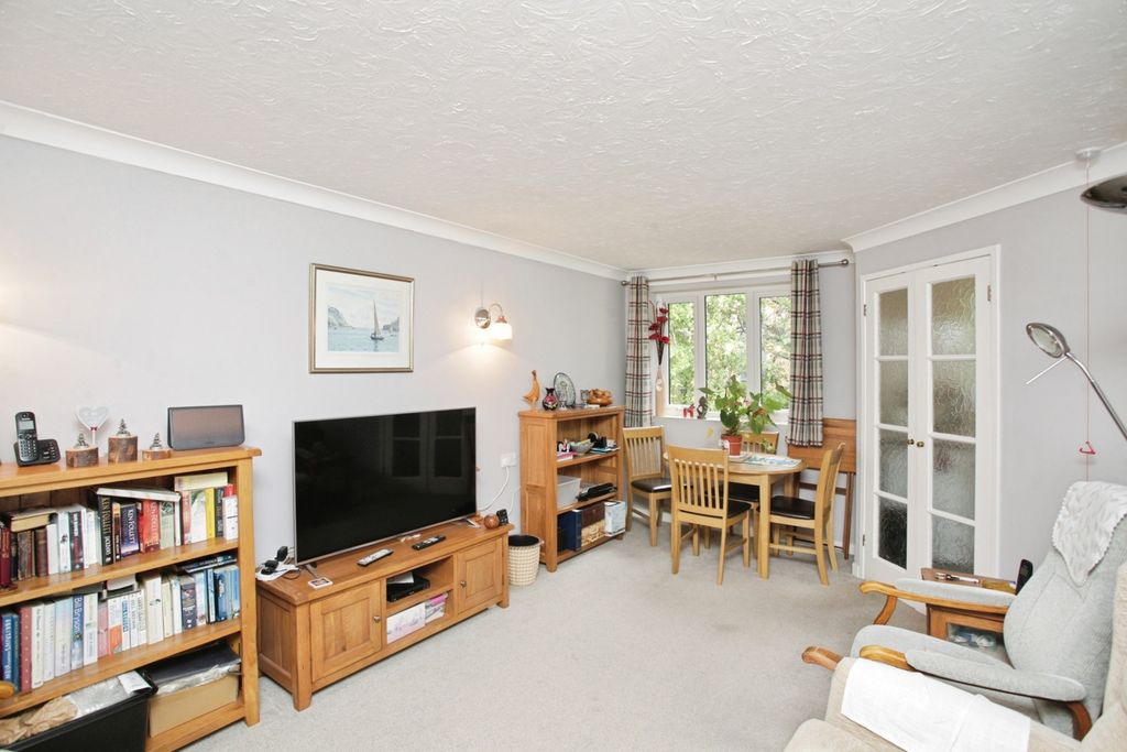 Property photo 1 of 12 Living Room