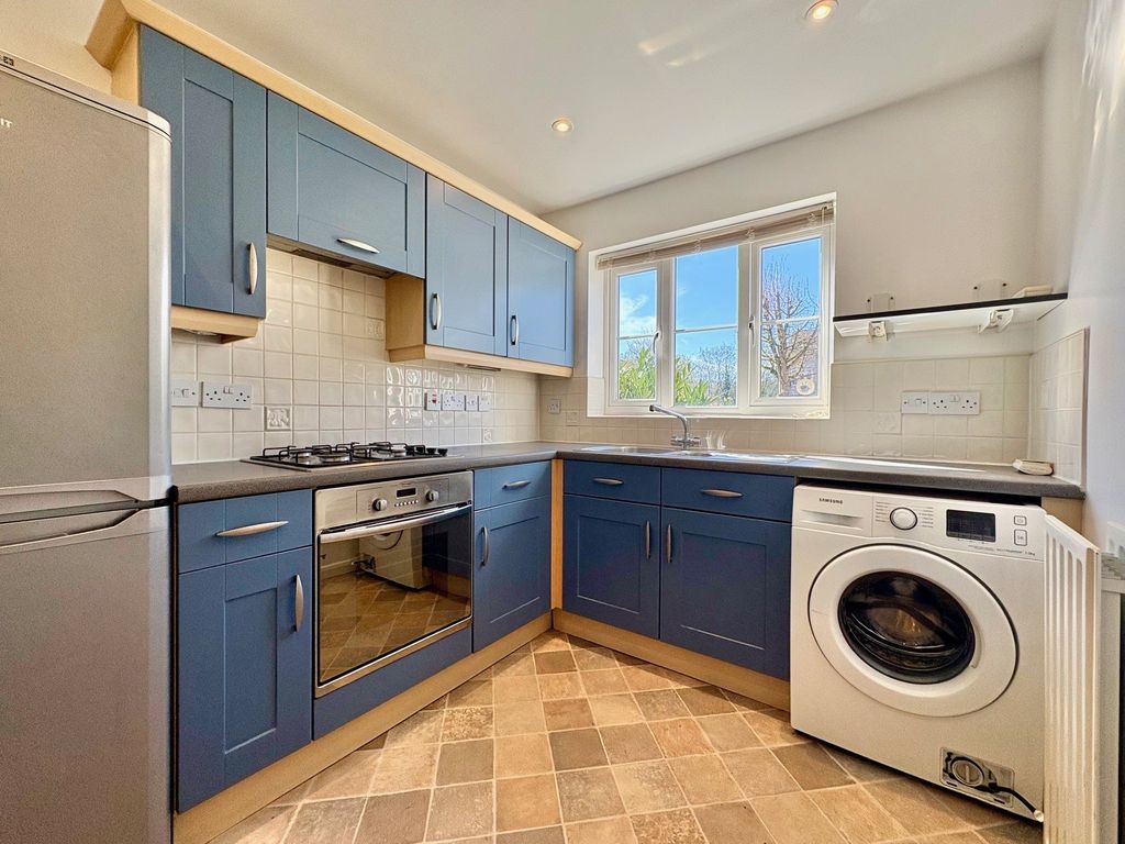 Property photo 2 of 11 Kitchen
