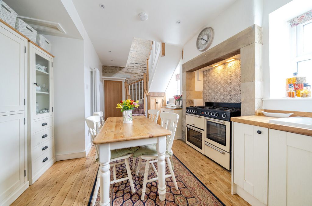 Property photo 3 of 12 8-681c974546905-1...