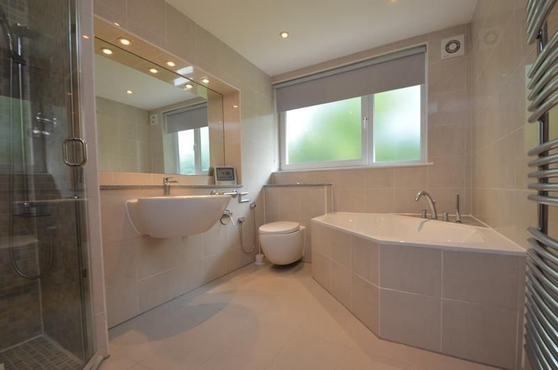 Property photo 2 of 8 Bathroom
