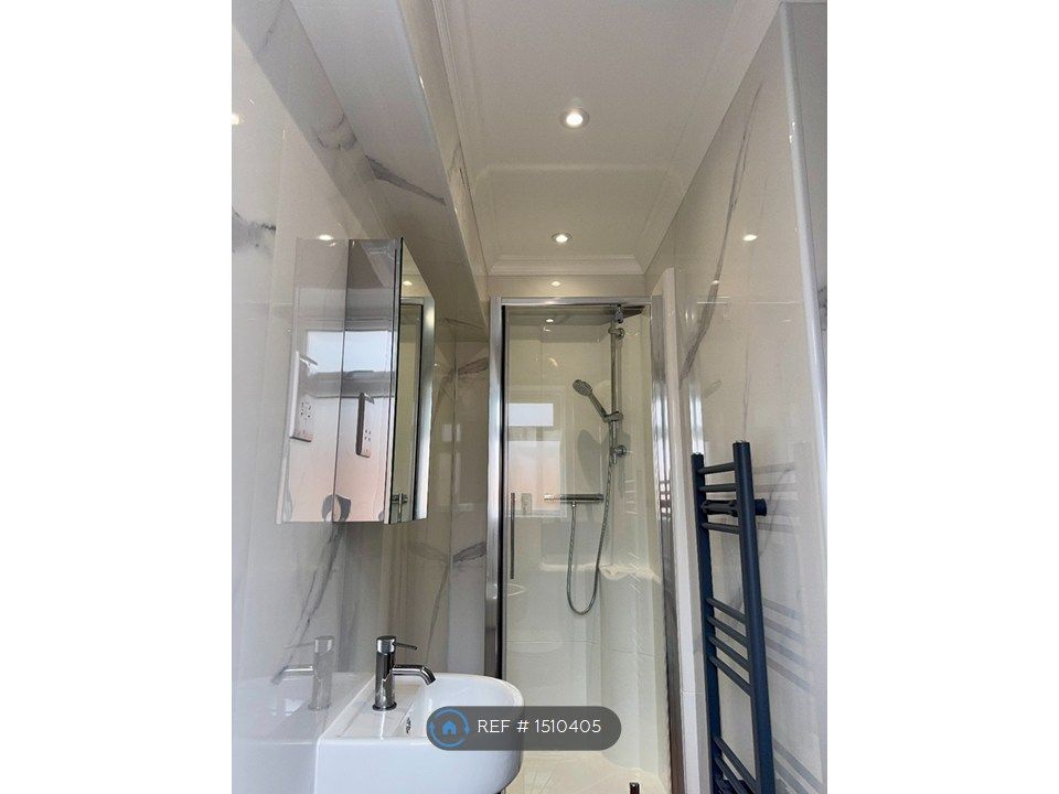 Property photo 3 of 7 Room 1 & 3 Ensuite
