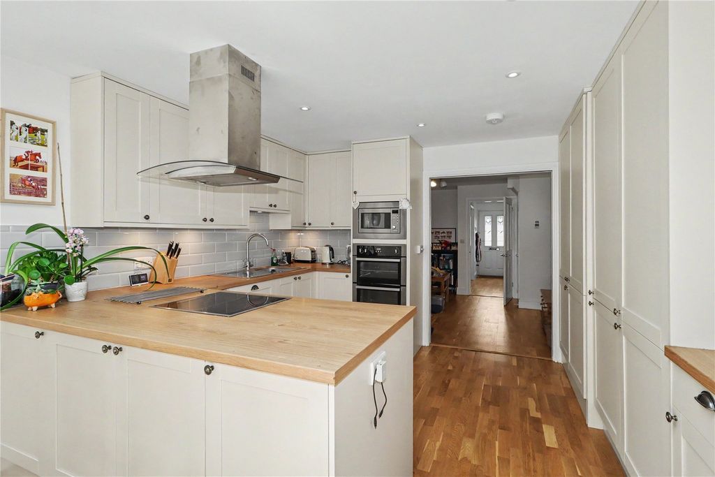 Property photo 2 of 18 Picture No. 14