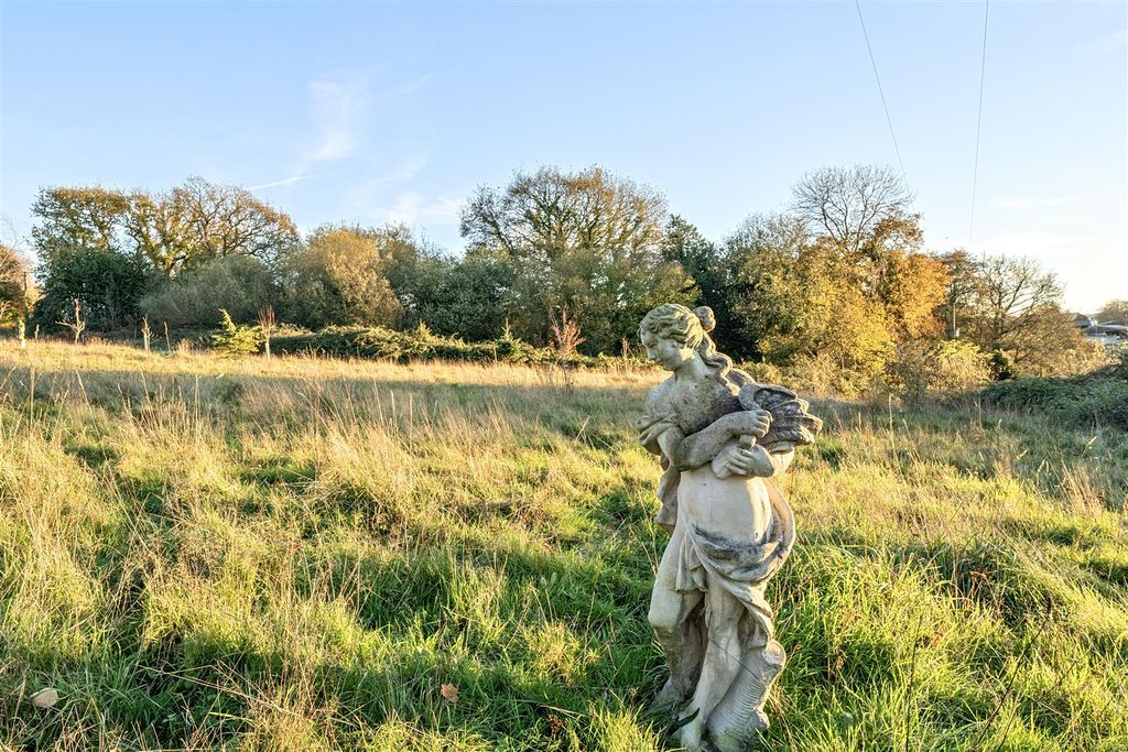 Property photo 2 of 7 1385953-20-69286B25A4021.Jpg