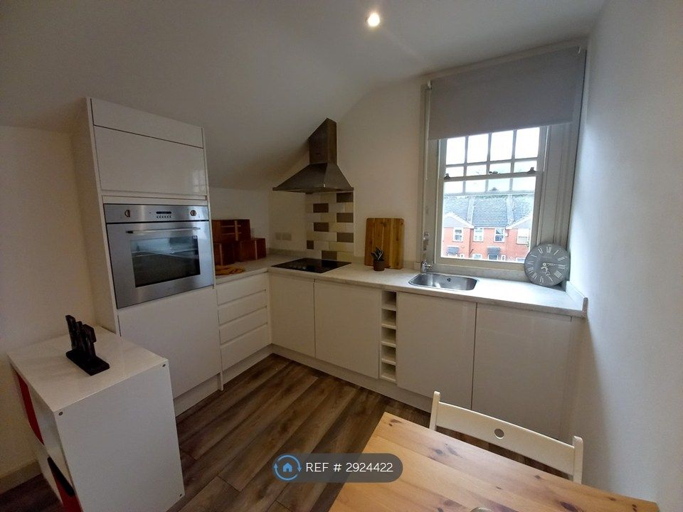 Property photo 2 of 10 Kitchen