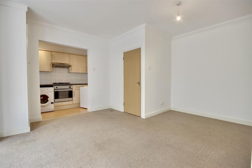 Property photo 2 of 6 B575Db9A-F9Ef-459C-8621-12943105D79E_1_201_A.Jpeg