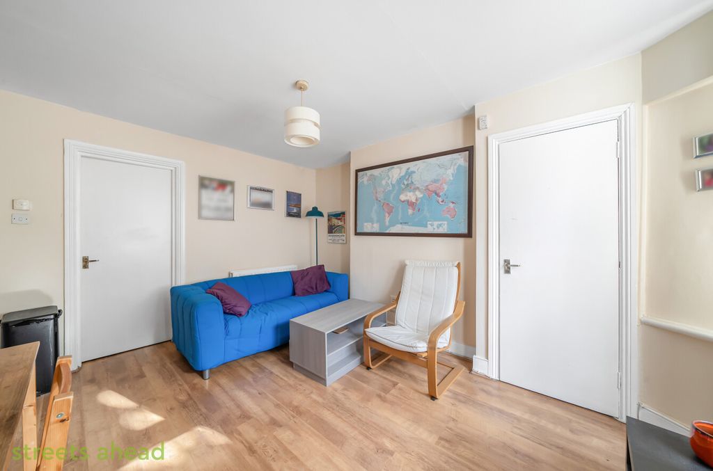 Property photo 3 of 14 7c80Fb43-Fcfa-4c8...