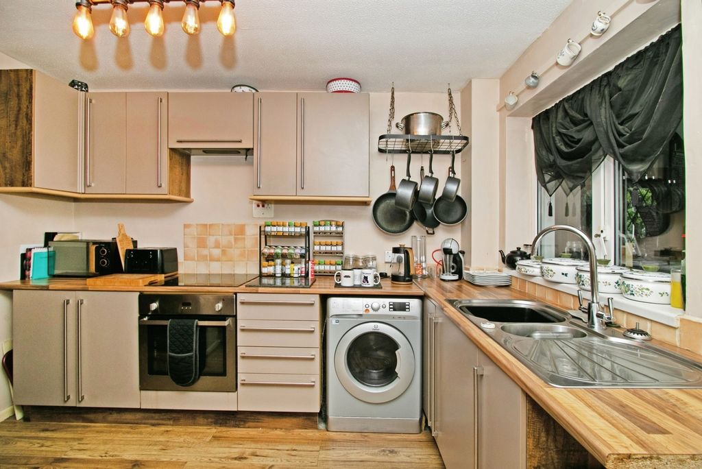 Property photo 2 of 17 Photo
