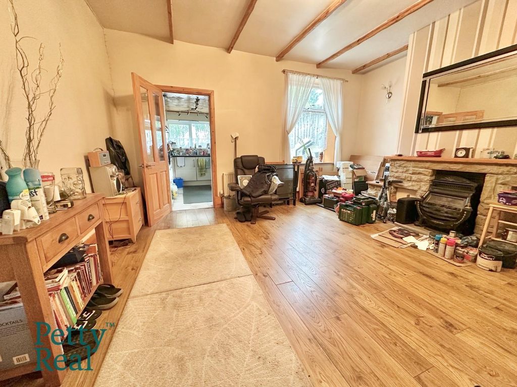 Property photo 3 of 15 0034Bfc4-9Abd-4F7F-Bc14-893Dacd6F248.Jpeg